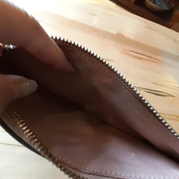 NWOT Love & Lore Pink Blush Faux Alligator Skin Gold Hardware Zip top Wristlet - Picture 6 of 7